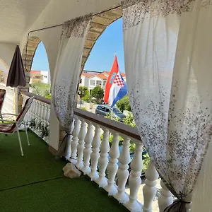 apartman-tunja.hotelinzadar.com/