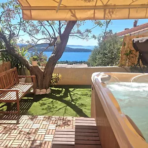 apartment-elza-trogir.splithotels.org/